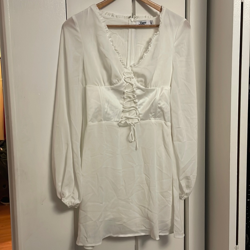 Never-worn Tiger Mist corset mini dress in white 🕊